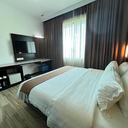 Dreamtel Kota Kinabalu Hotell Exteriör bild