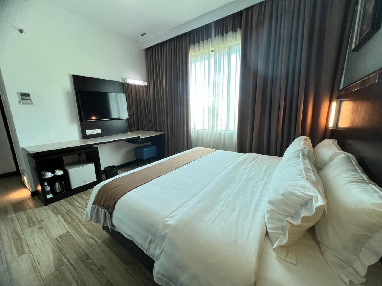 Dreamtel Kota Kinabalu Hotell Exteriör bild