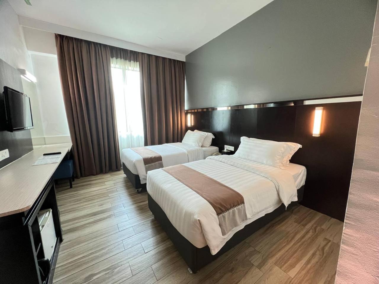 Dreamtel Kota Kinabalu Hotell Exteriör bild