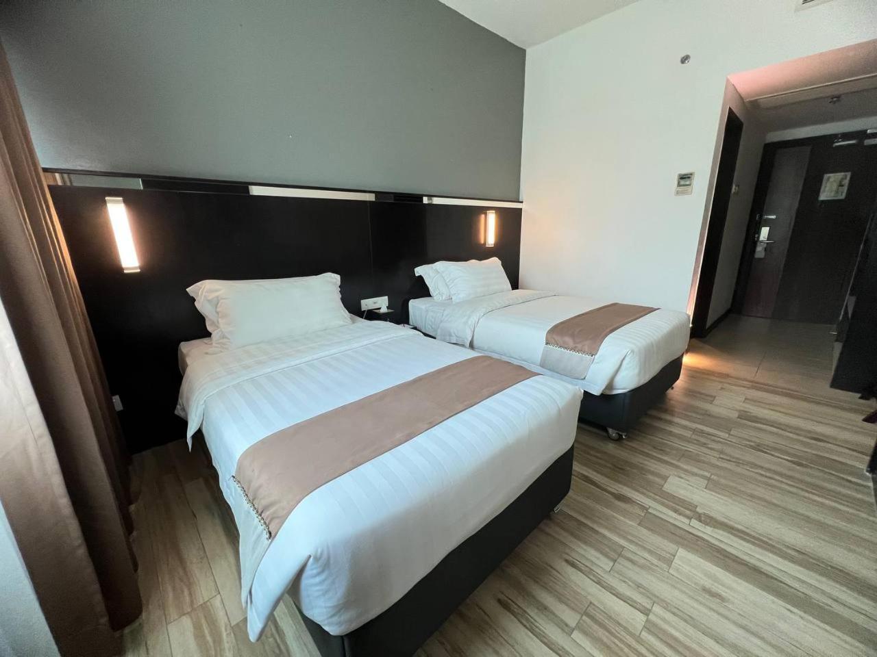 Dreamtel Kota Kinabalu Hotell Exteriör bild