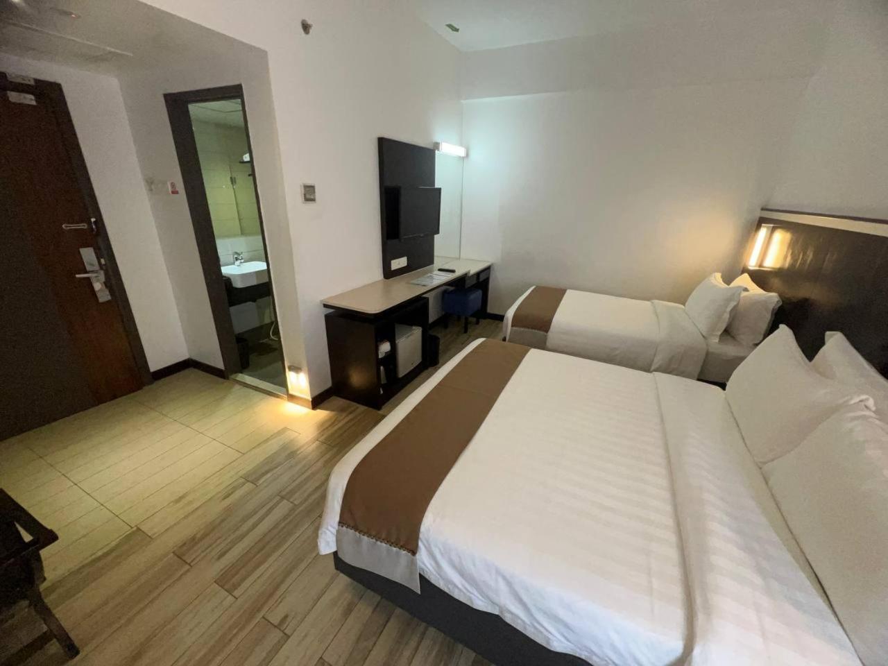 Dreamtel Kota Kinabalu Hotell Exteriör bild
