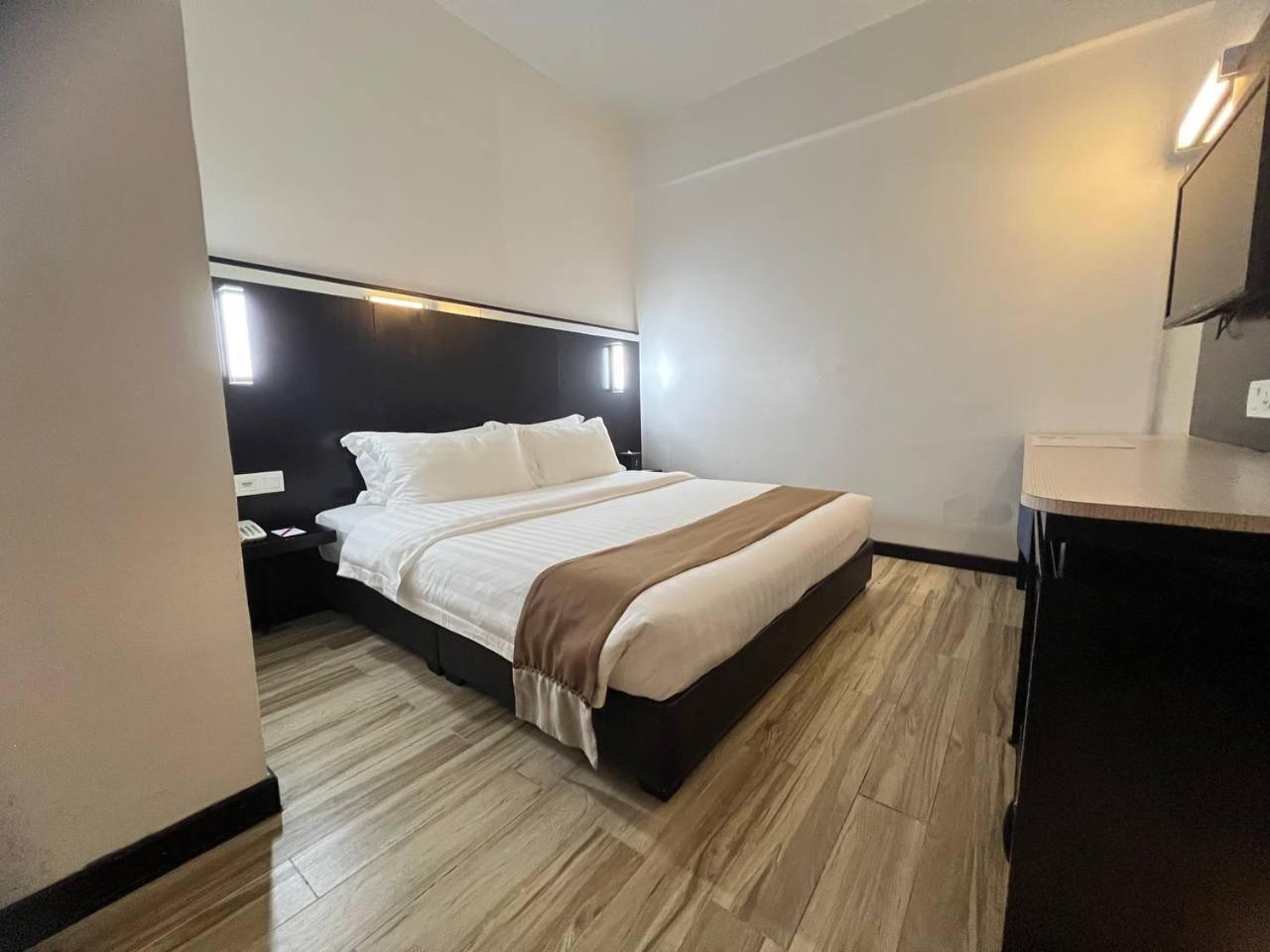 Dreamtel Kota Kinabalu Hotell Exteriör bild