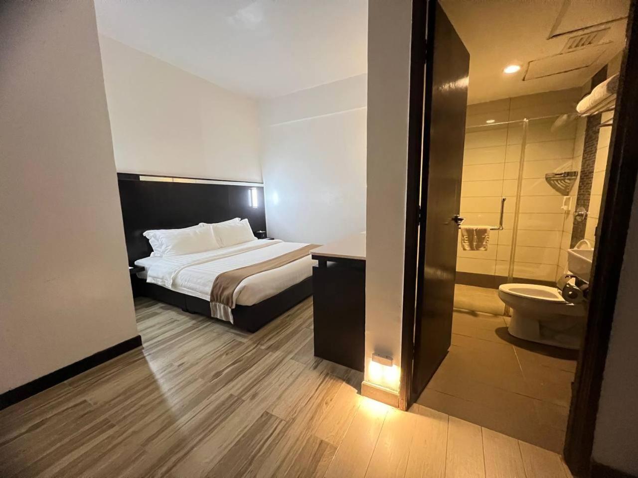Dreamtel Kota Kinabalu Hotell Exteriör bild
