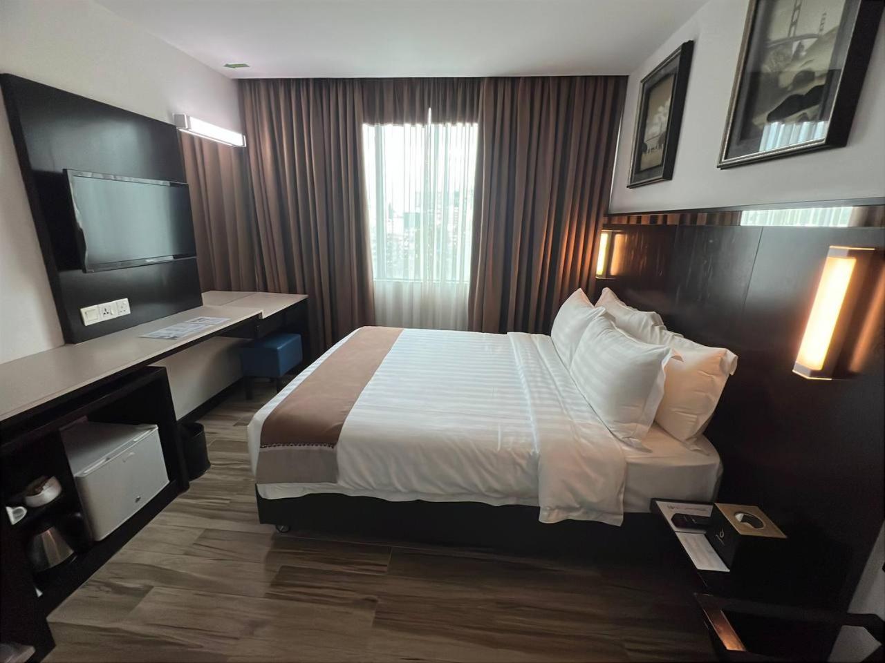 Dreamtel Kota Kinabalu Hotell Exteriör bild