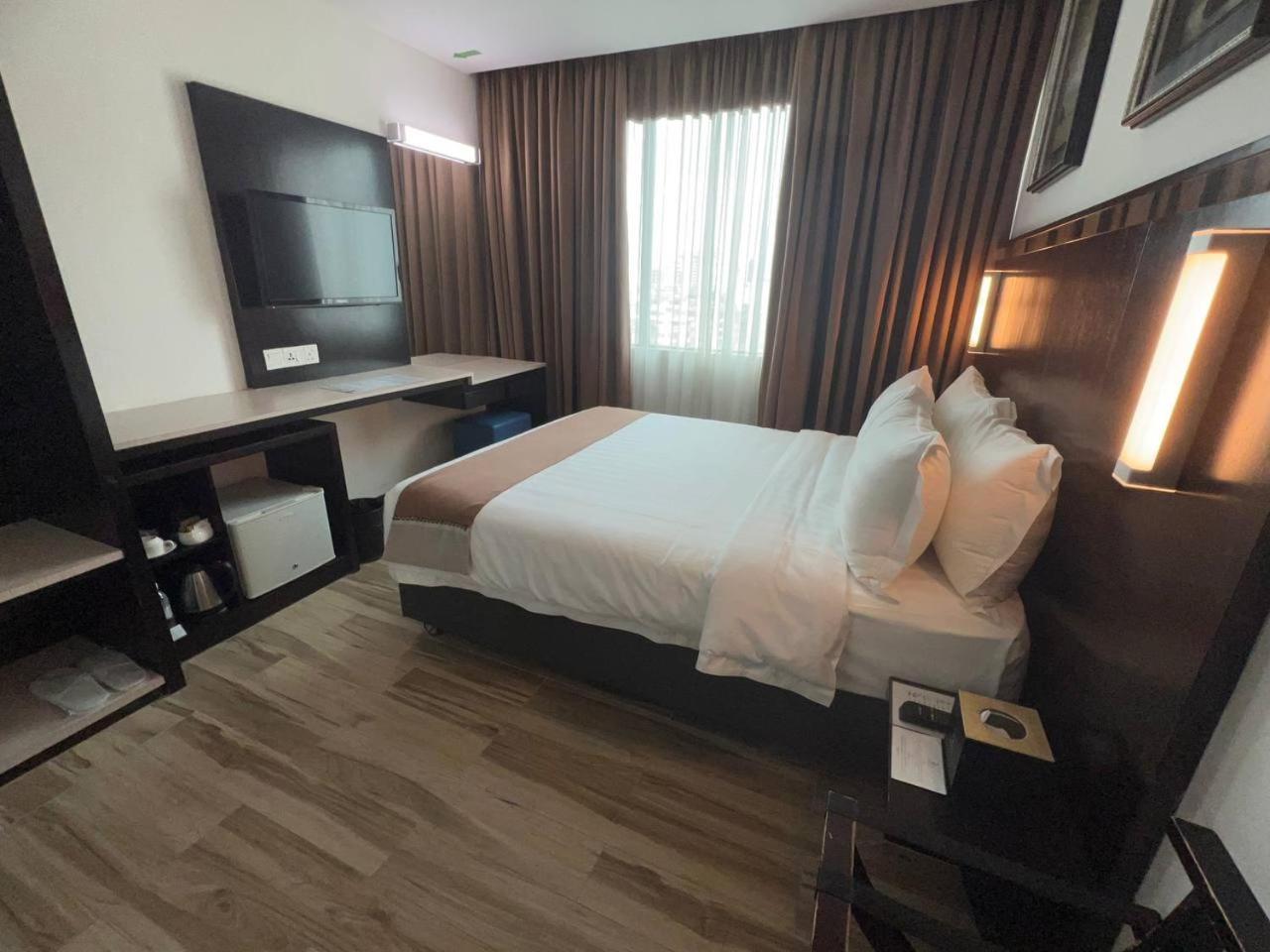 Dreamtel Kota Kinabalu Hotell Exteriör bild