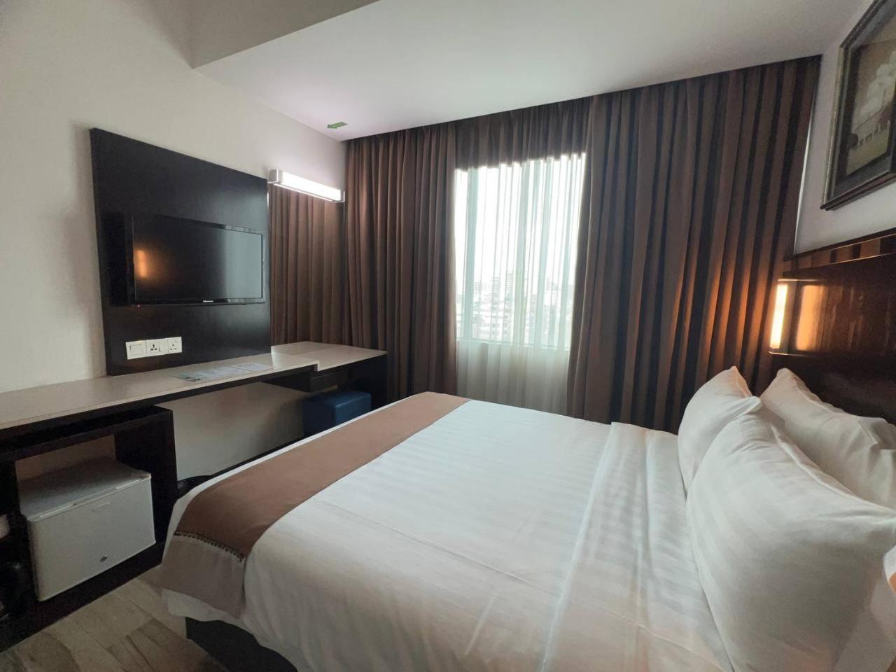 Dreamtel Kota Kinabalu Hotell Exteriör bild