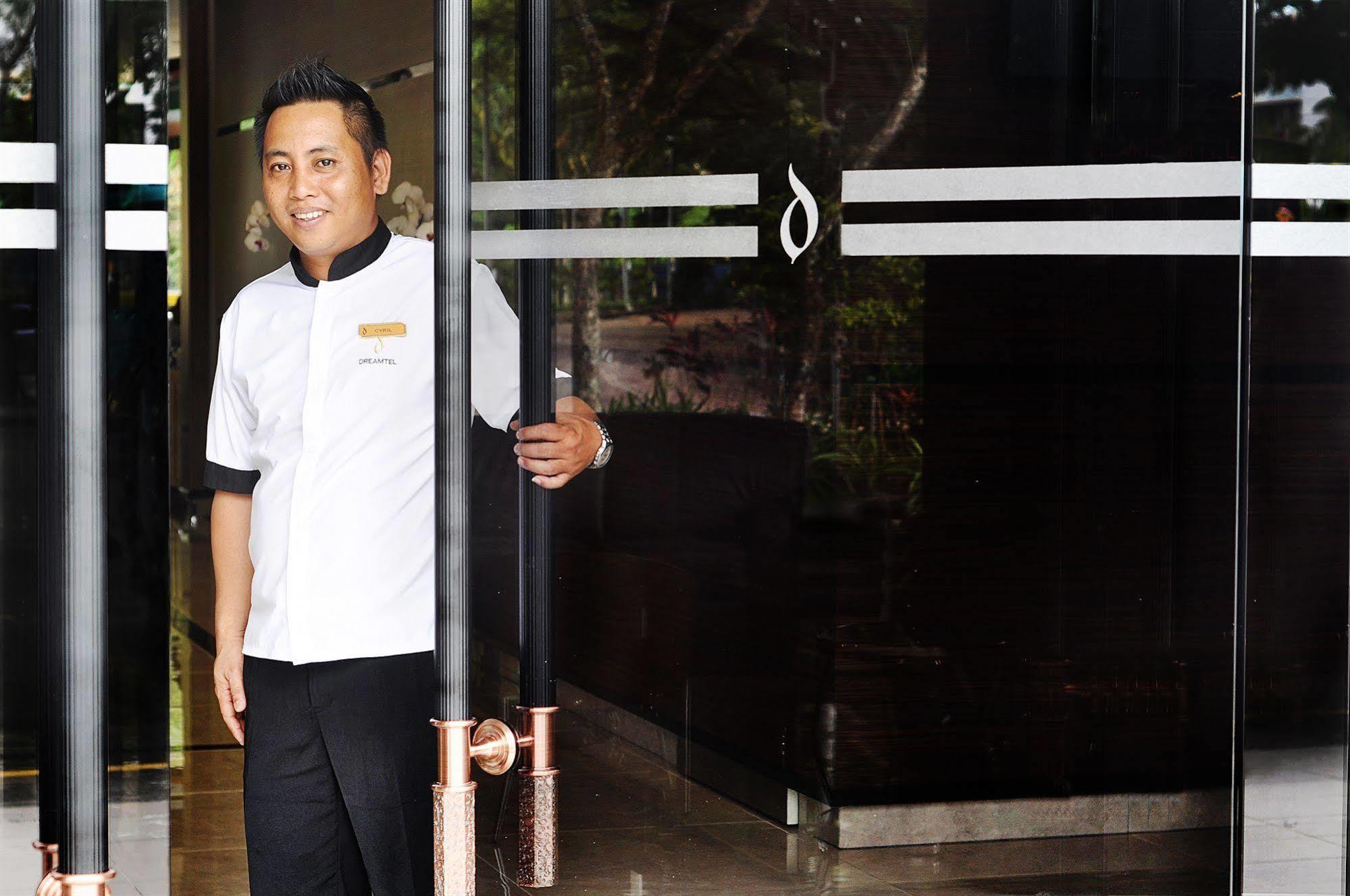 Dreamtel Kota Kinabalu Hotell Exteriör bild